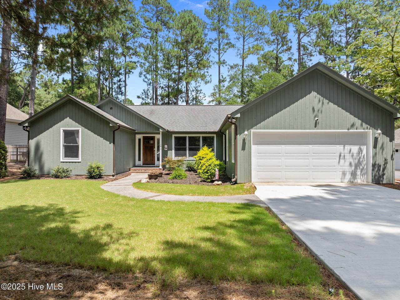 140 Tamarisk Lane - Photo 1