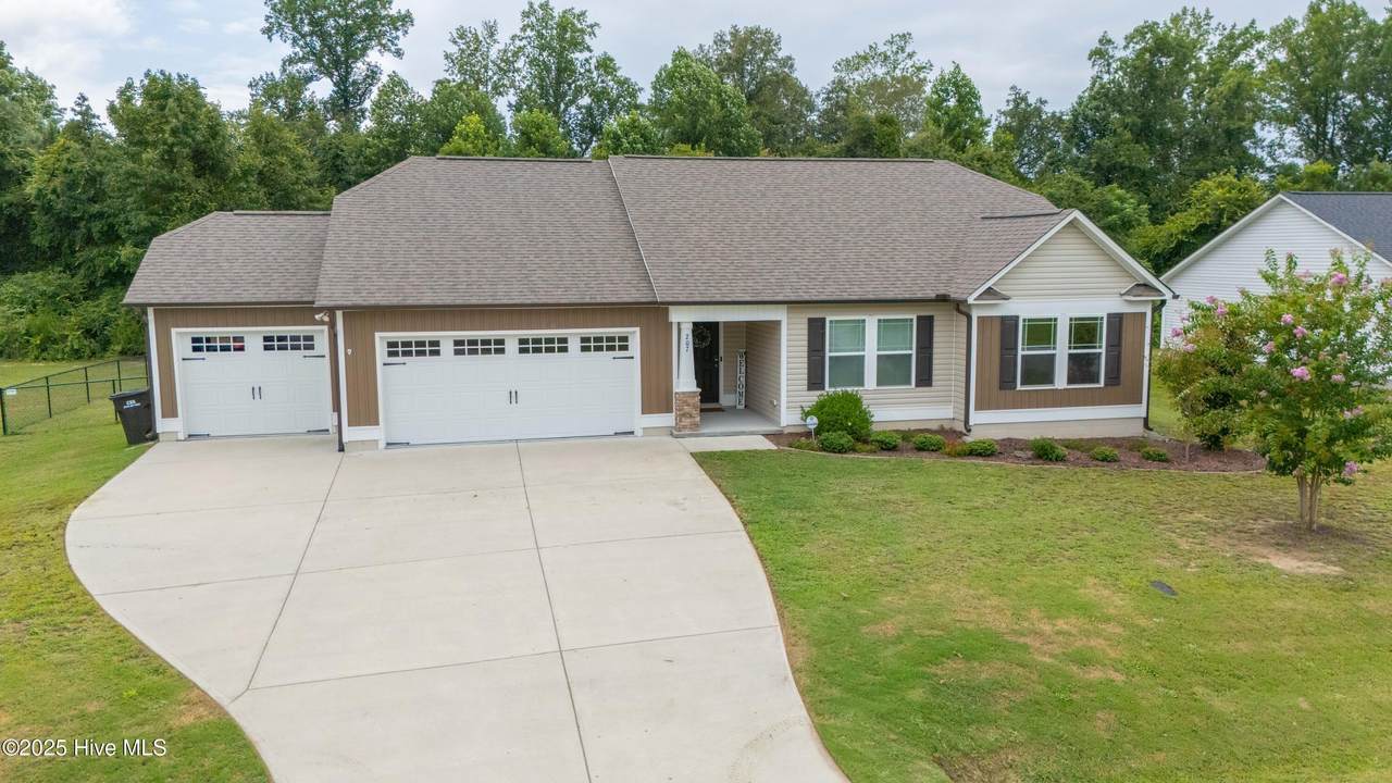 207 Highland Park Drive - Photo 1