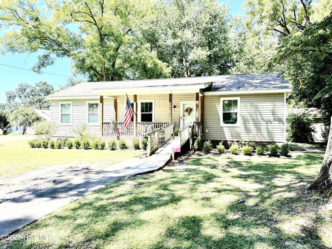 https://bt-photos.global.ssl.fastly.net/ncreg/1280_boomver_1_100528725-1.jpg
