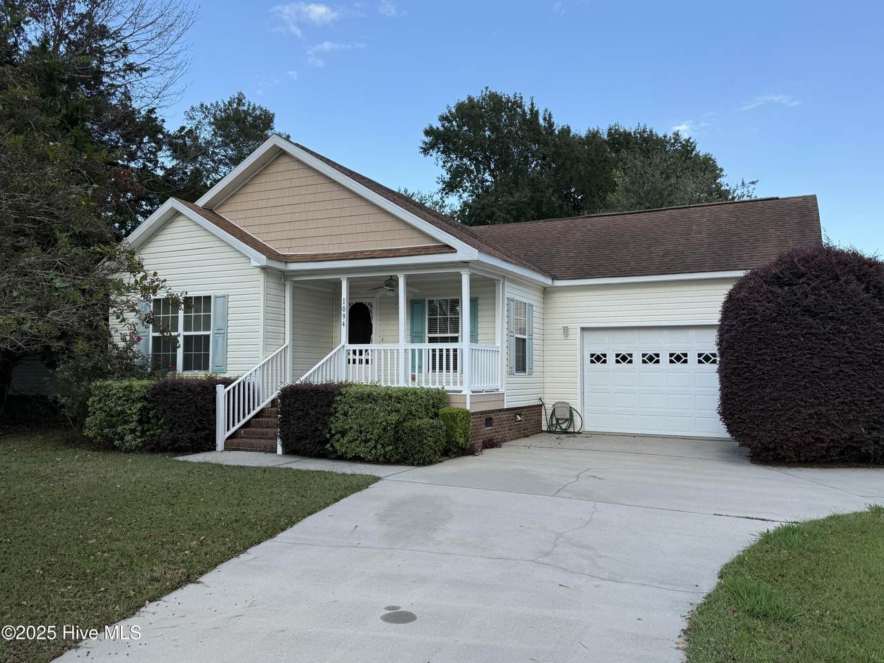 1094 Clubview Lane - Photo 1