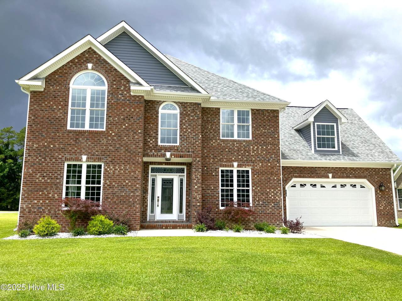 401 King Richard Court - Photo 1