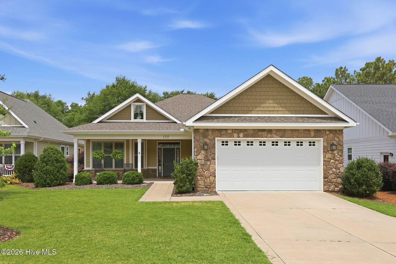 135 Heath Court - Photo 1