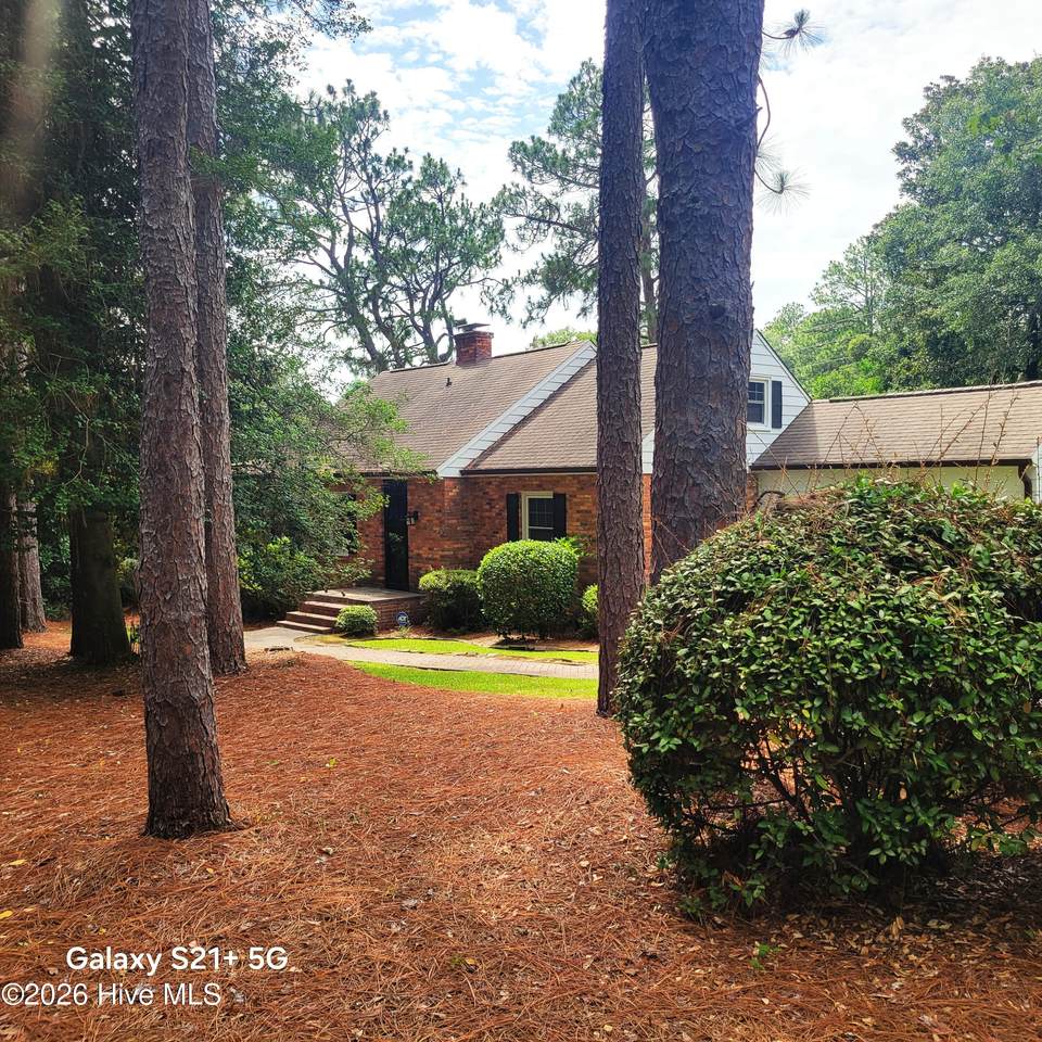120 Country Club Circle - Photo 1