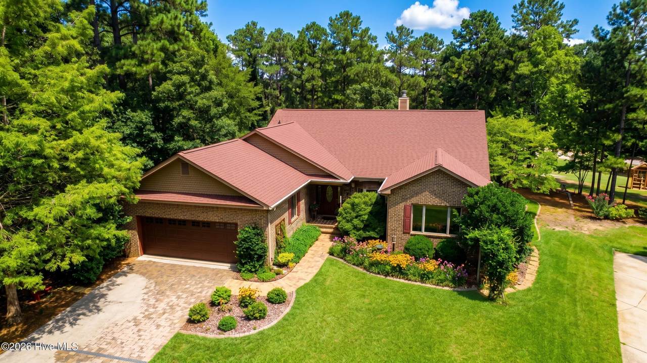 310 Divot Court - Photo 1