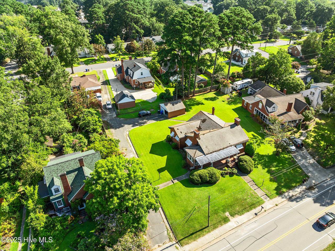 2411 5th Street - Photo 1