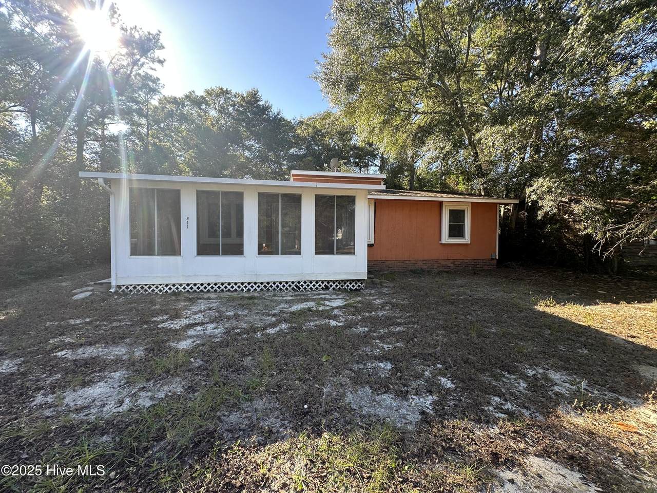 911 Caswell Avenue - Photo 1