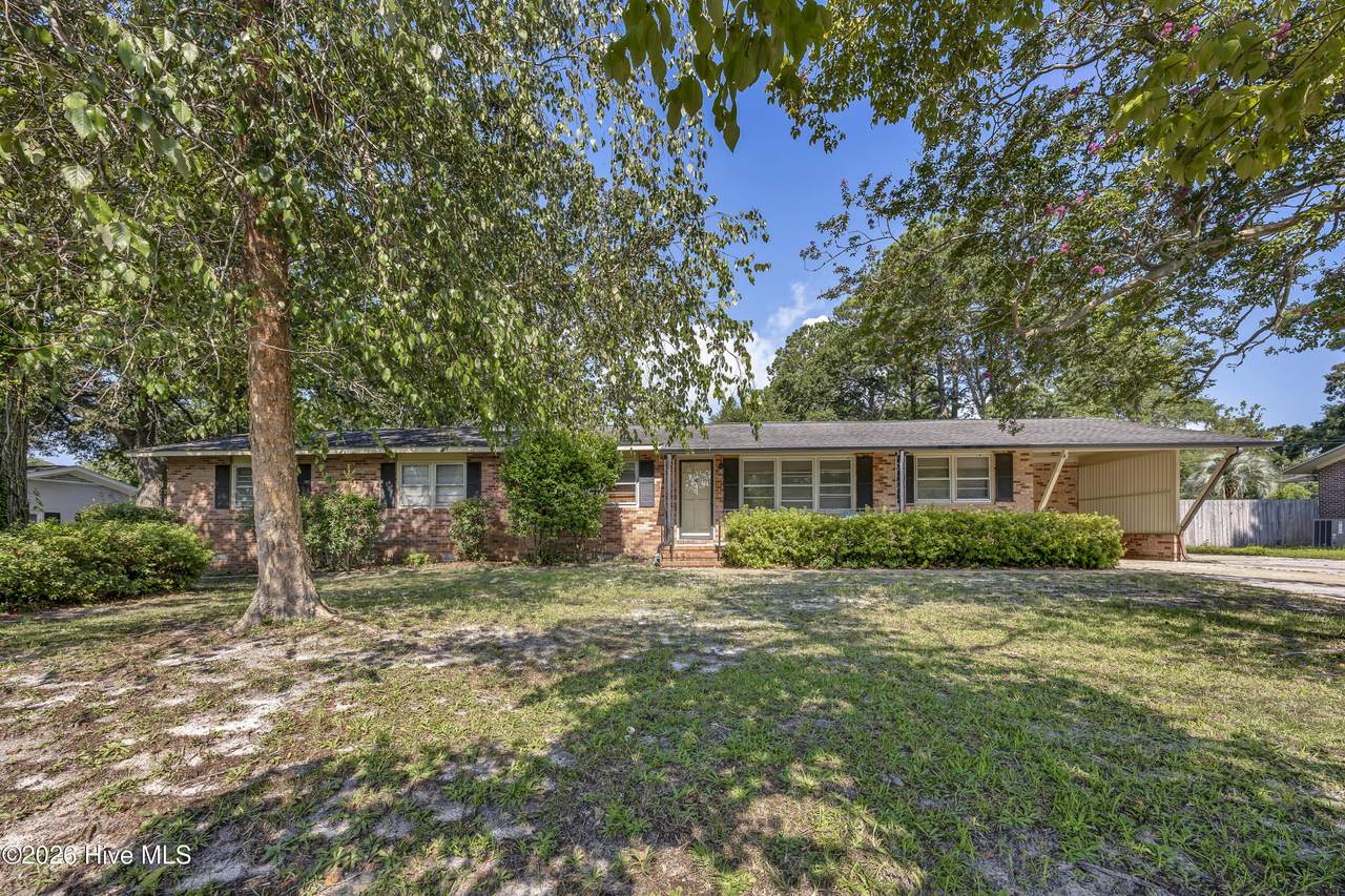 318 Englewood Drive - Photo 1