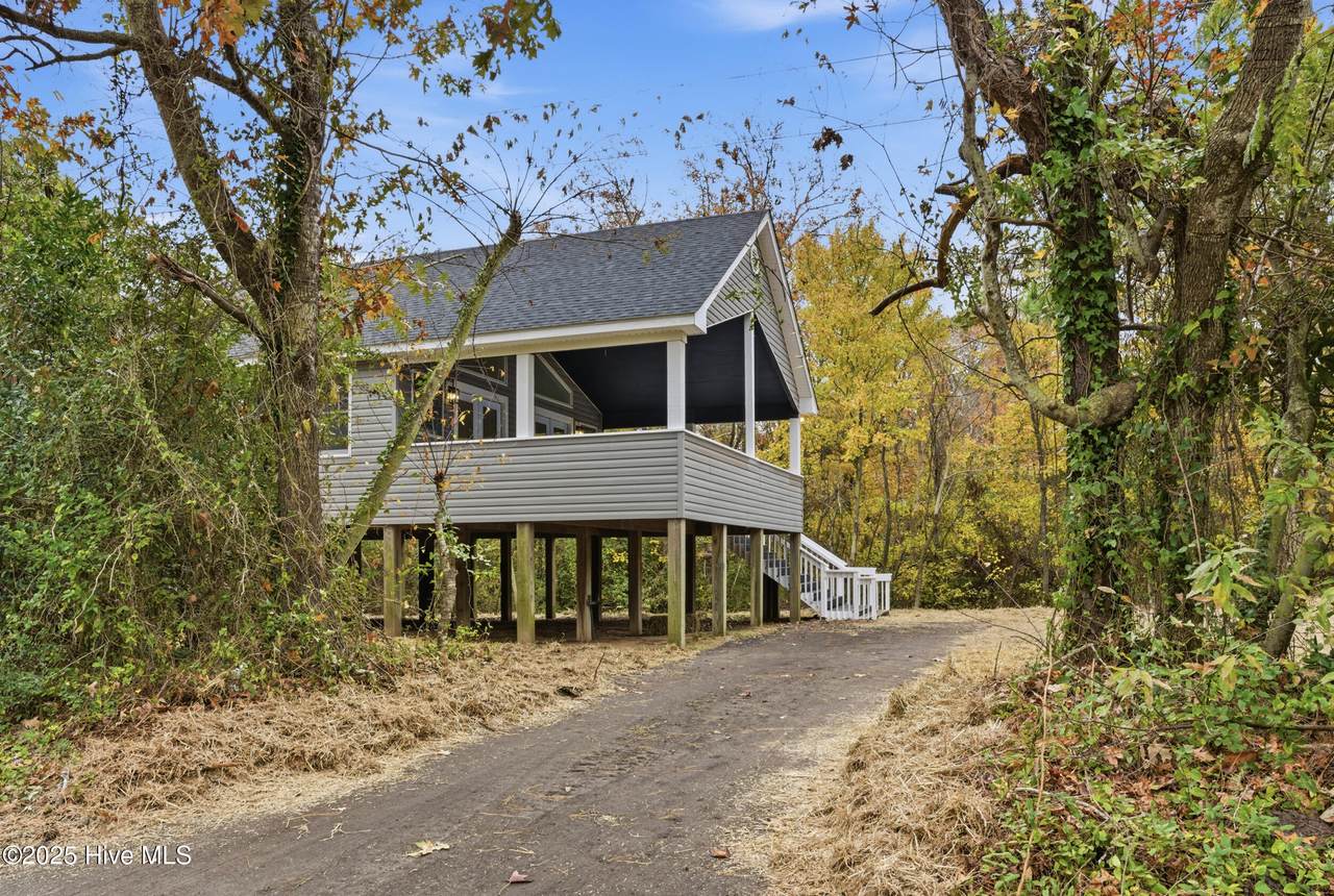 133 River Drive - Photo 1