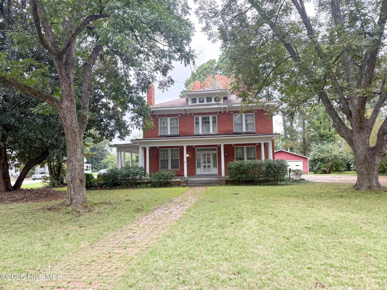 103 Pender Street - Photo 1