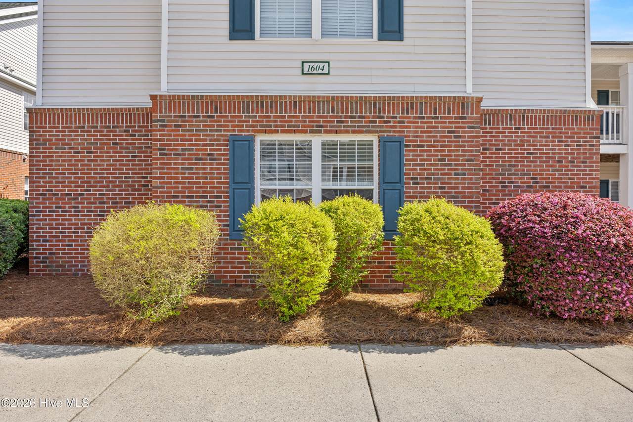 1604 Willoughby Park Court - Photo 1