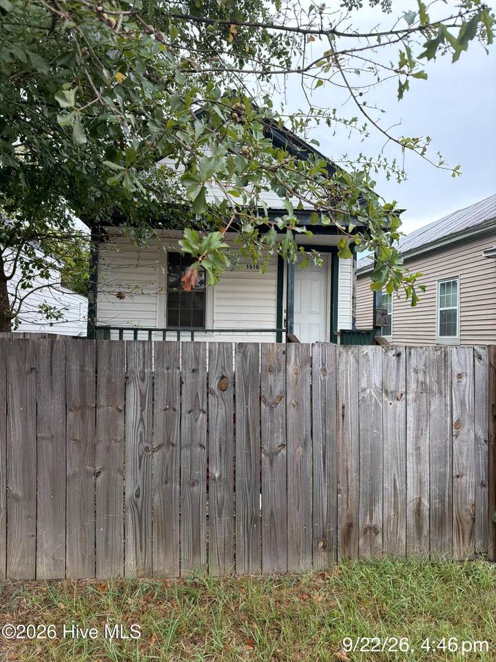 1916 Walker Street - Photo 1