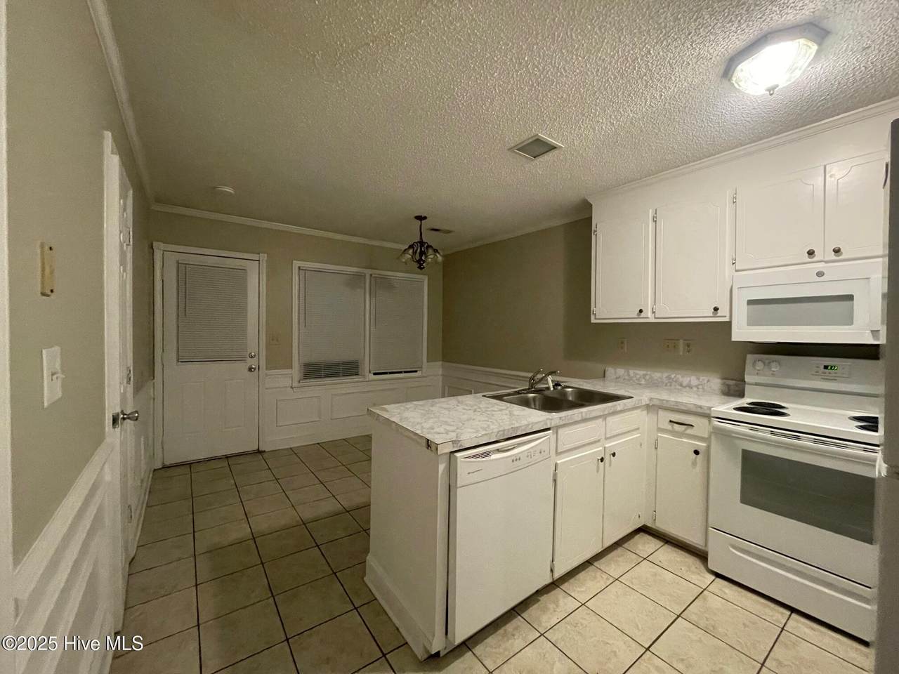 1105 Grovemont - Photo 1