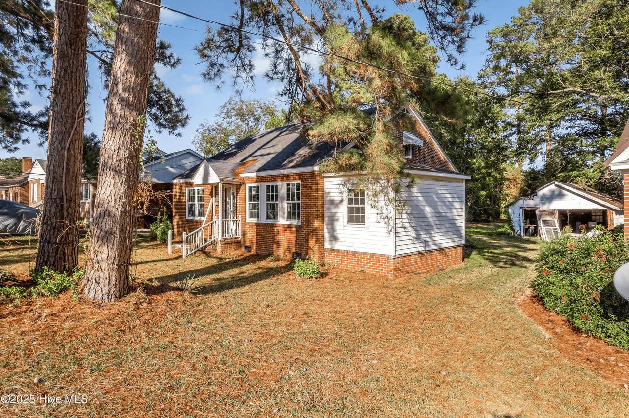 205 Roanoke Avenue - Photo 1