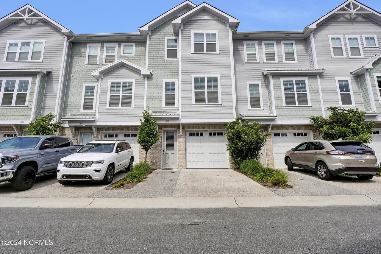 1808 Bungalow Row - Photo 1