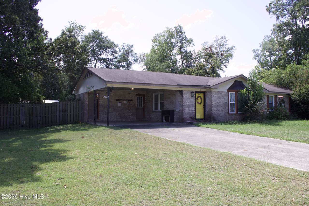 418 Goldfinch Drive - Photo 1
