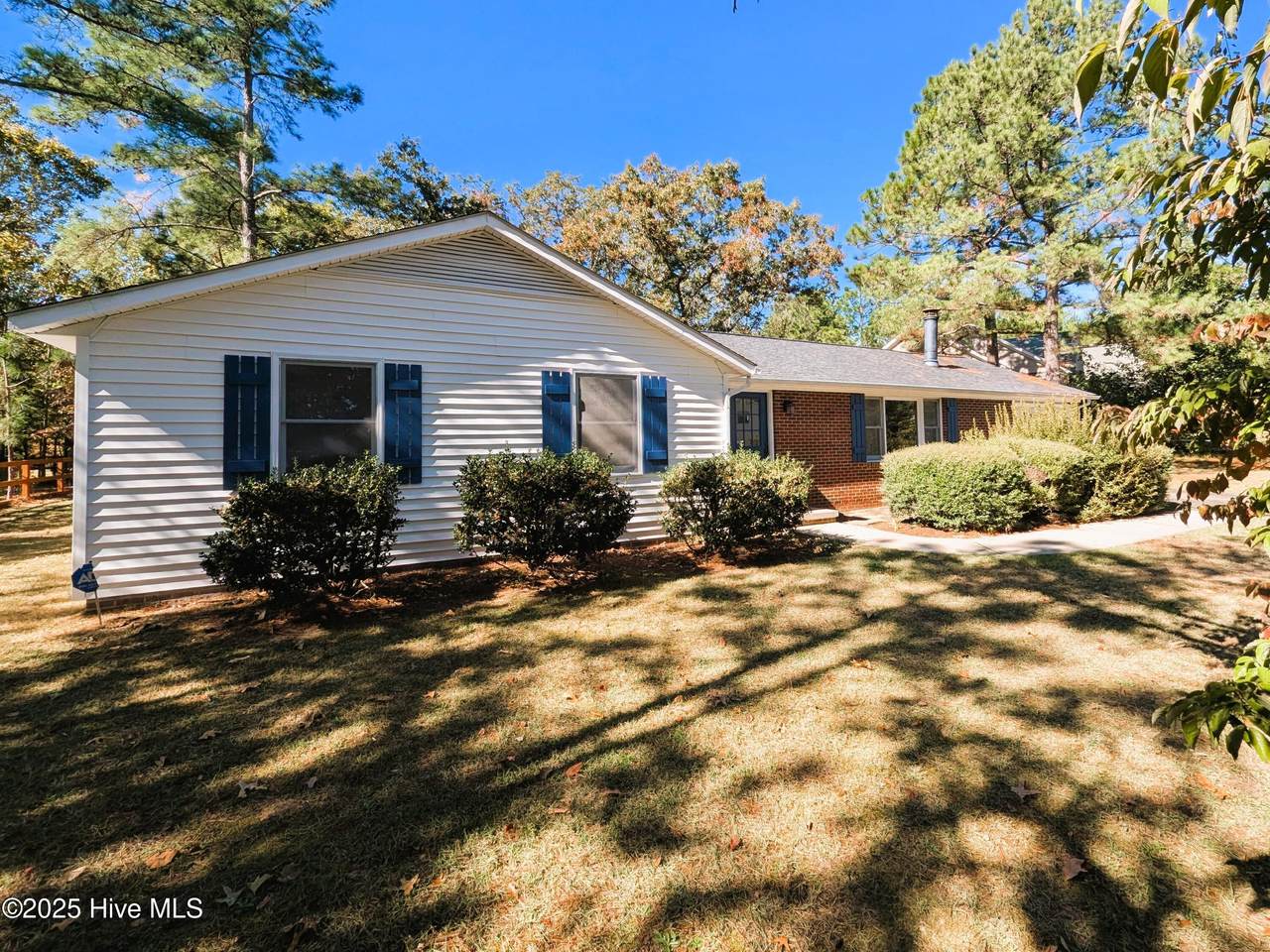 290 Diamondhead Drive - Photo 1