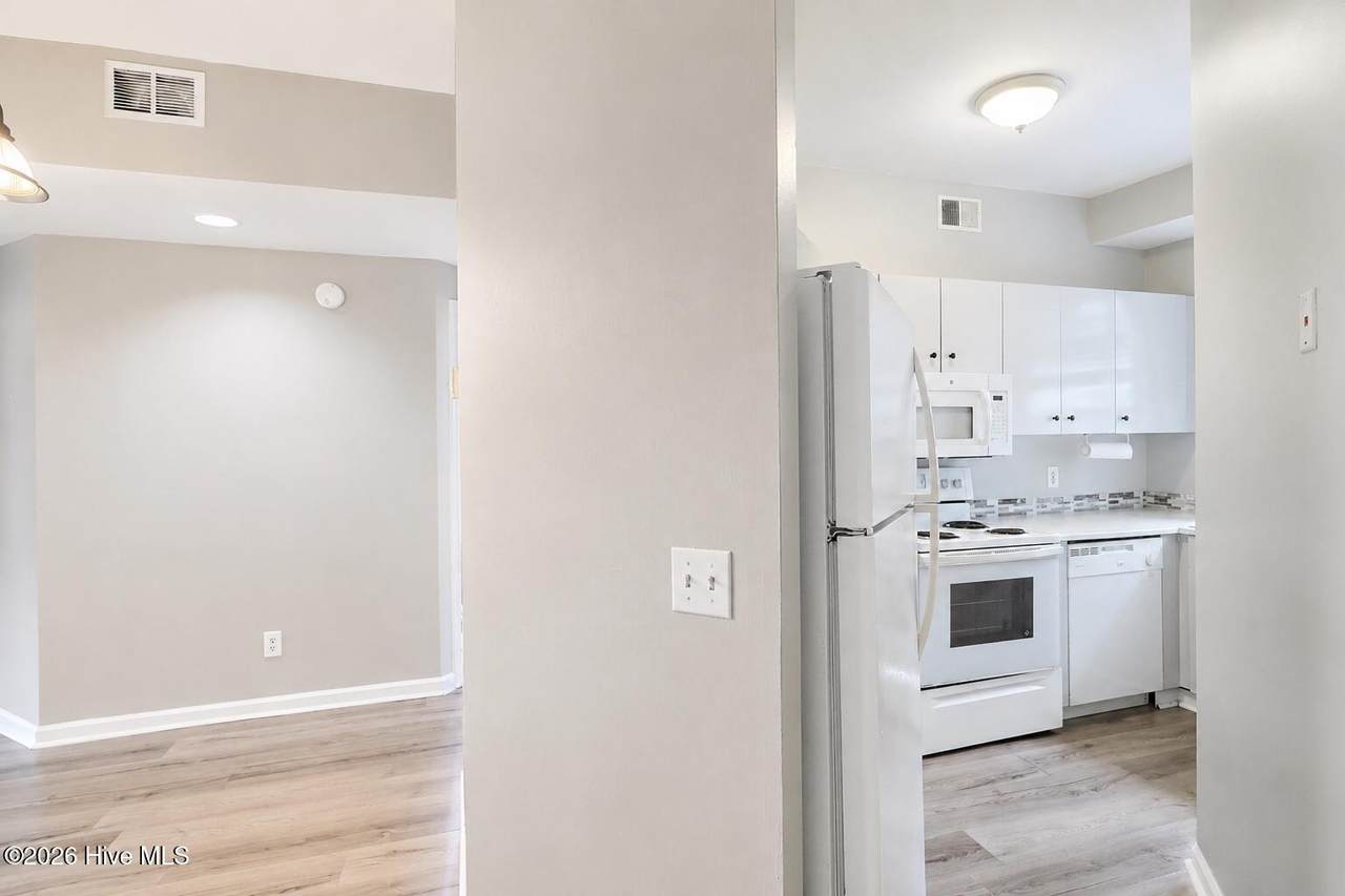 4230 Wilshire Boulevard - Photo 1