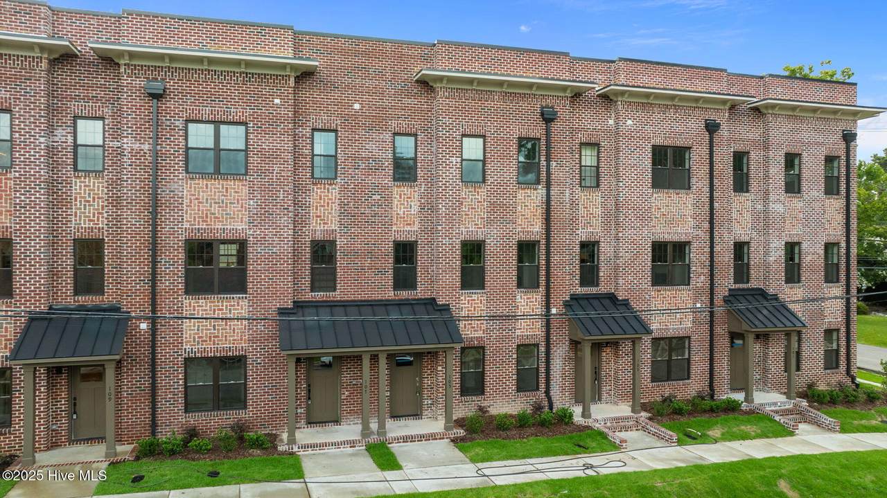 103 Lexington Lane - Photo 1