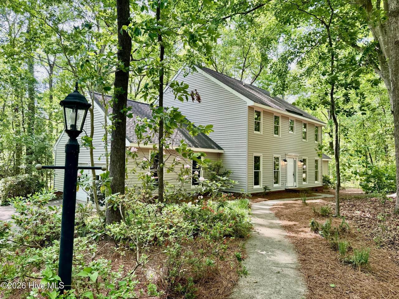 829 Williamsburg Drive - Photo 1