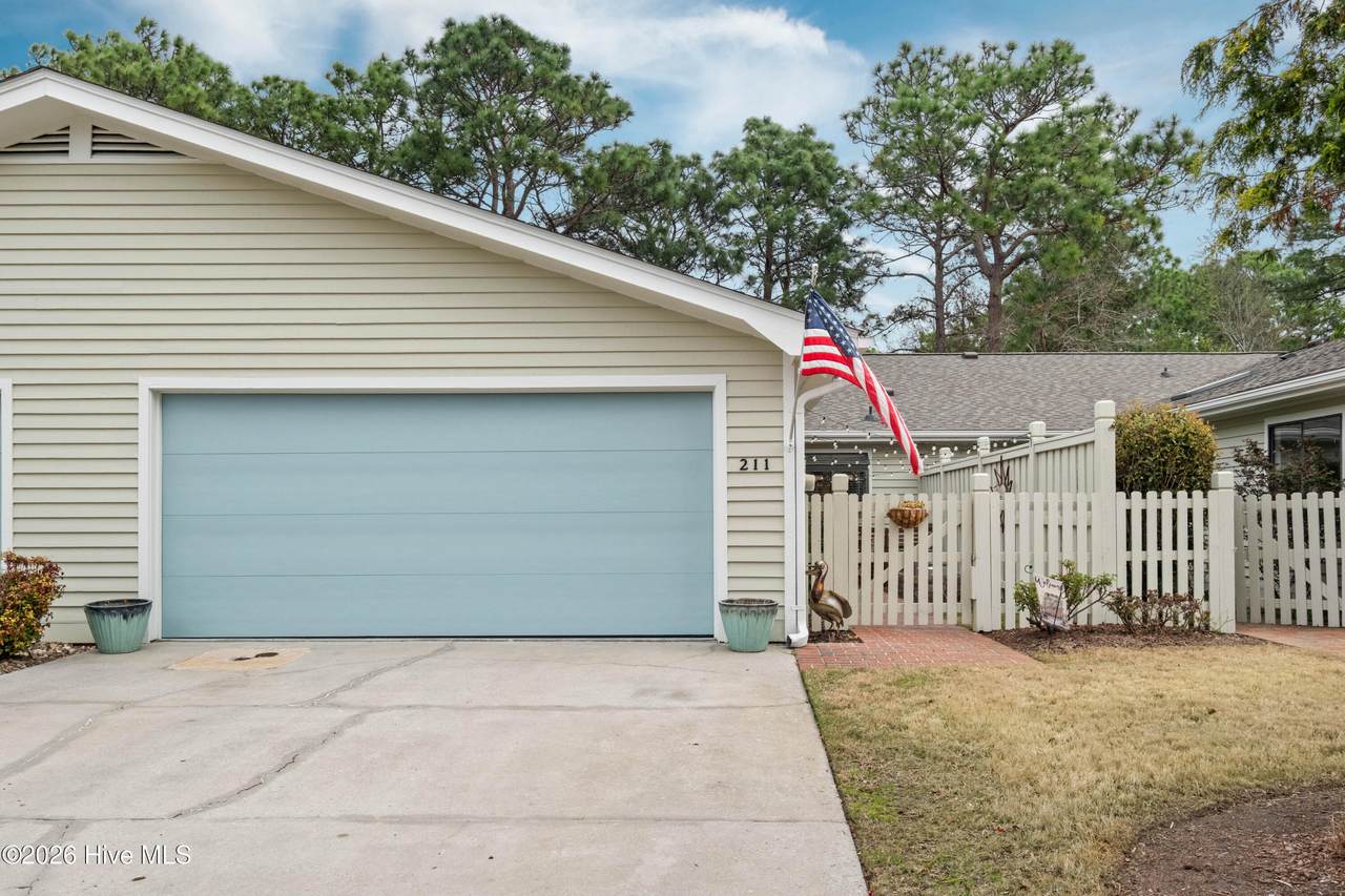 211 Inland Greens Circle - Photo 1