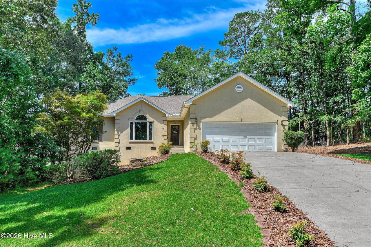105 Azalea Circle - Photo 1