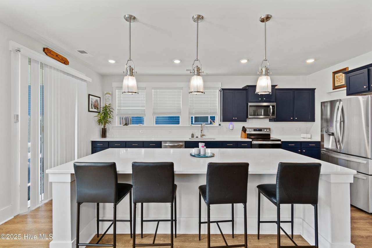 502 Edgewater Way - Photo 1