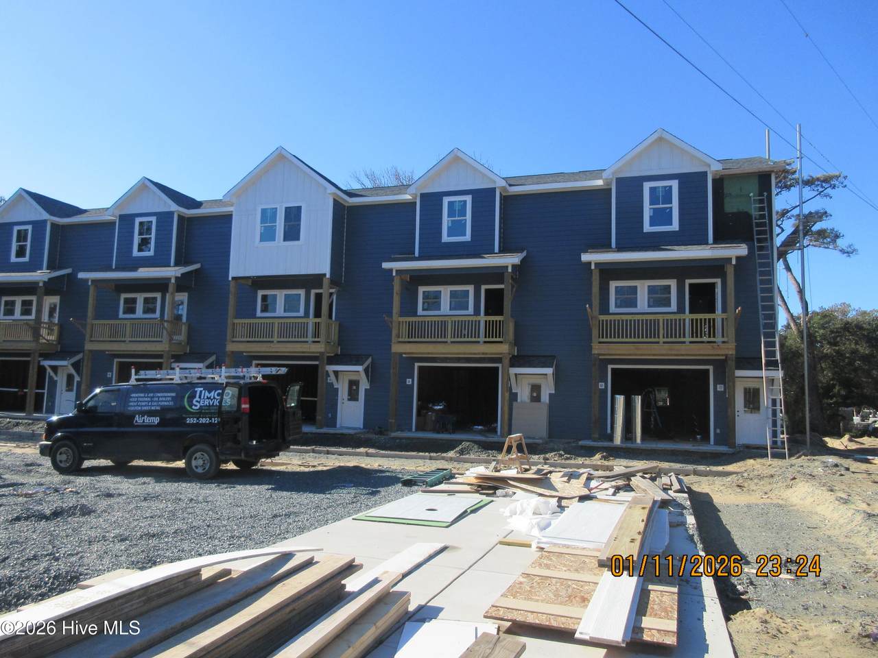 1208 Swan Street - Photo 1