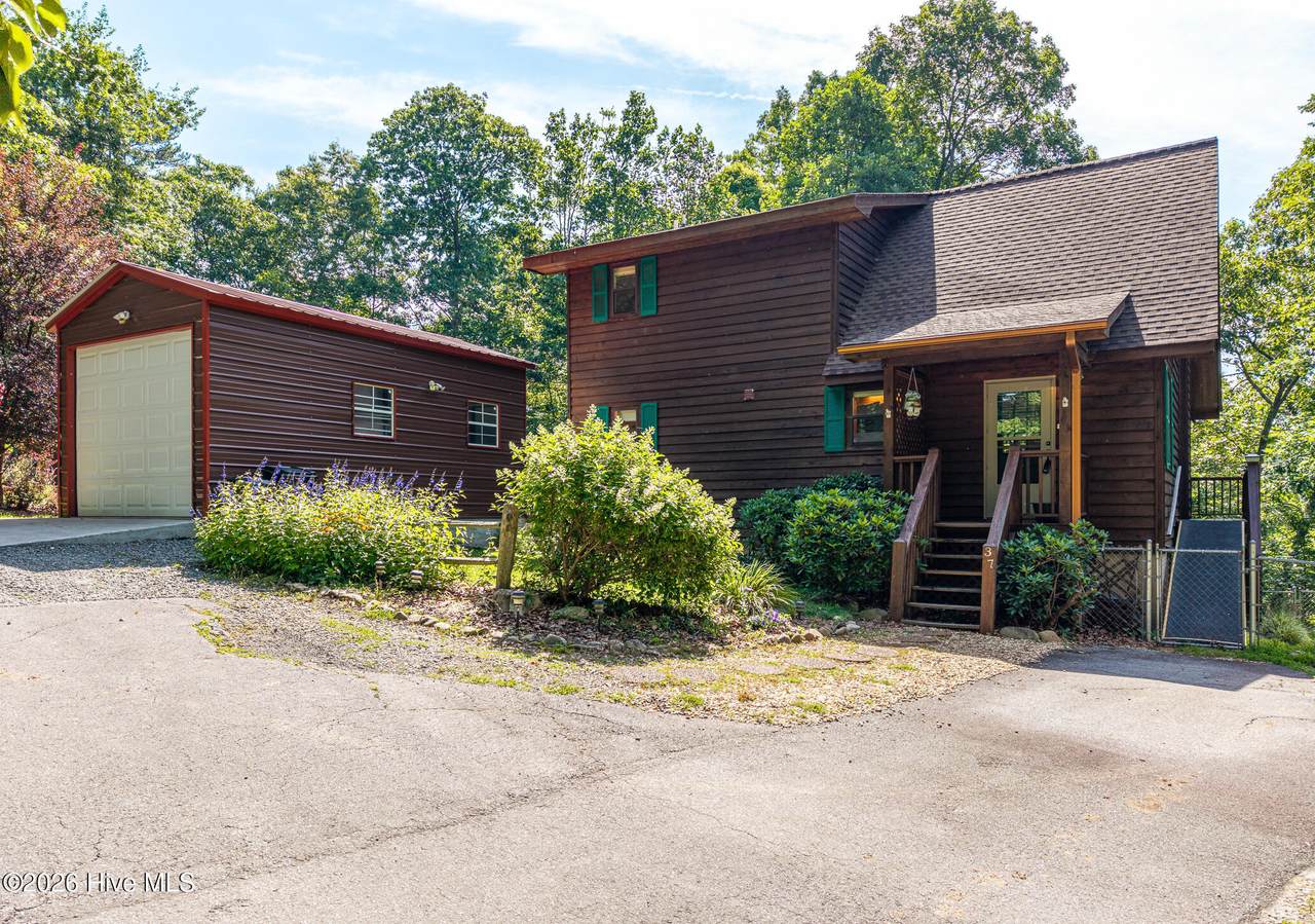 37 Grouse Hollow - Photo 1