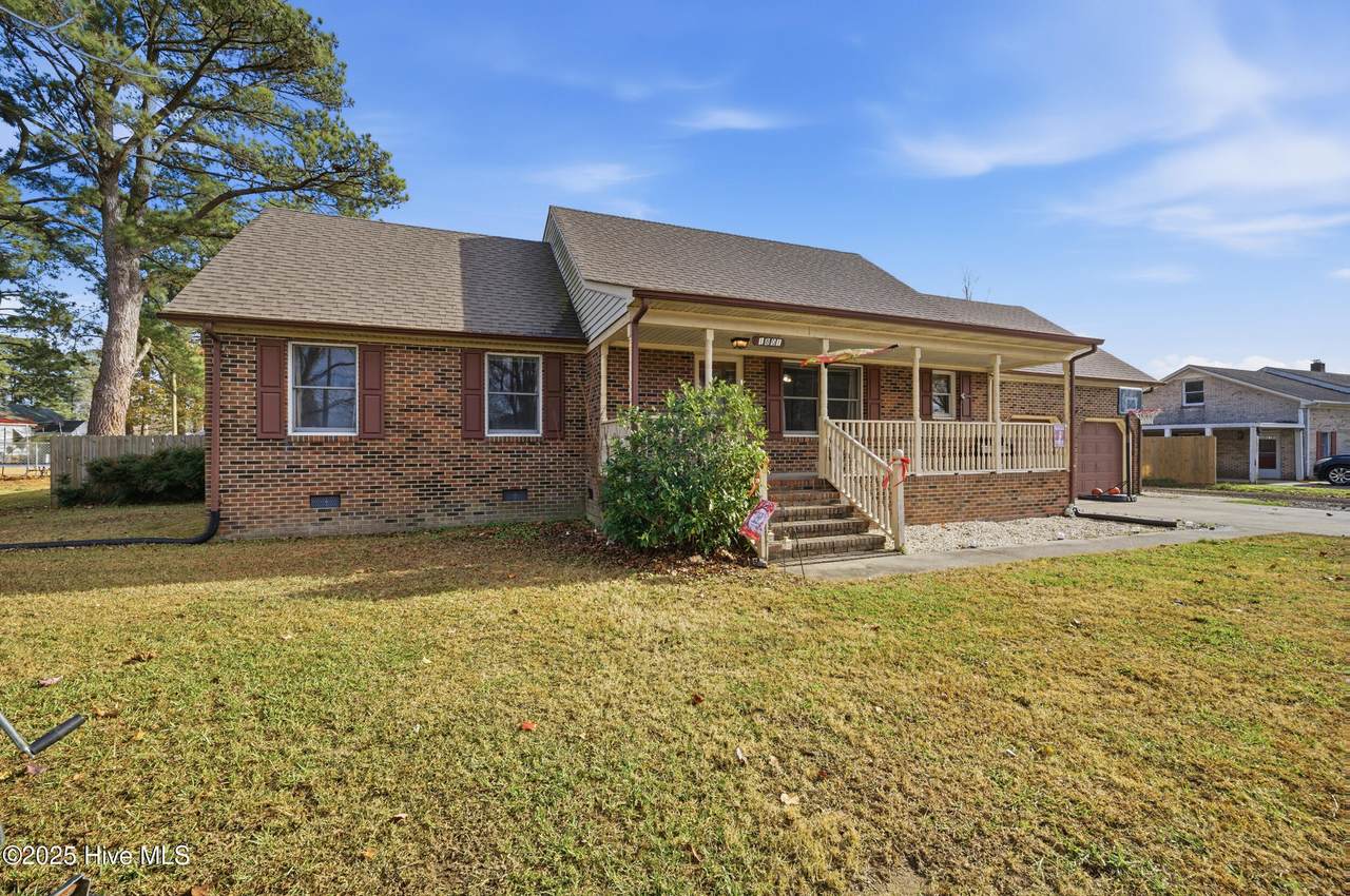 1801 Vine Street - Photo 1