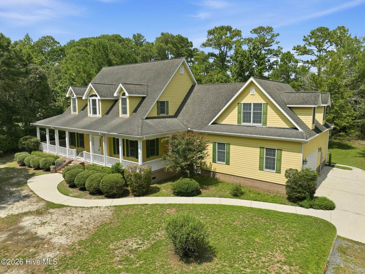 303 Creekview Drive - Photo 1