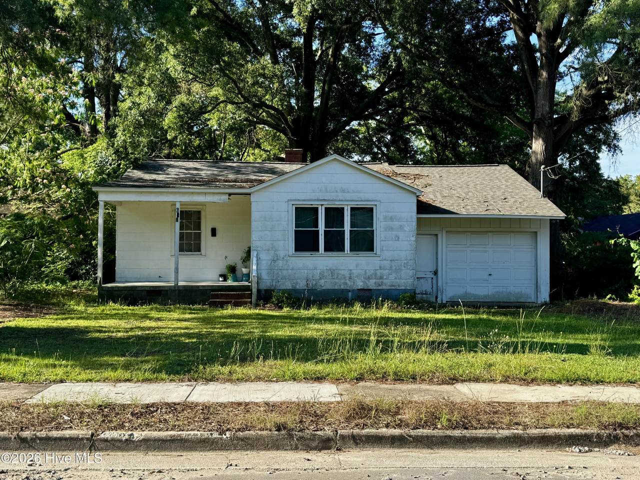 605 Dixon Street - Photo 1