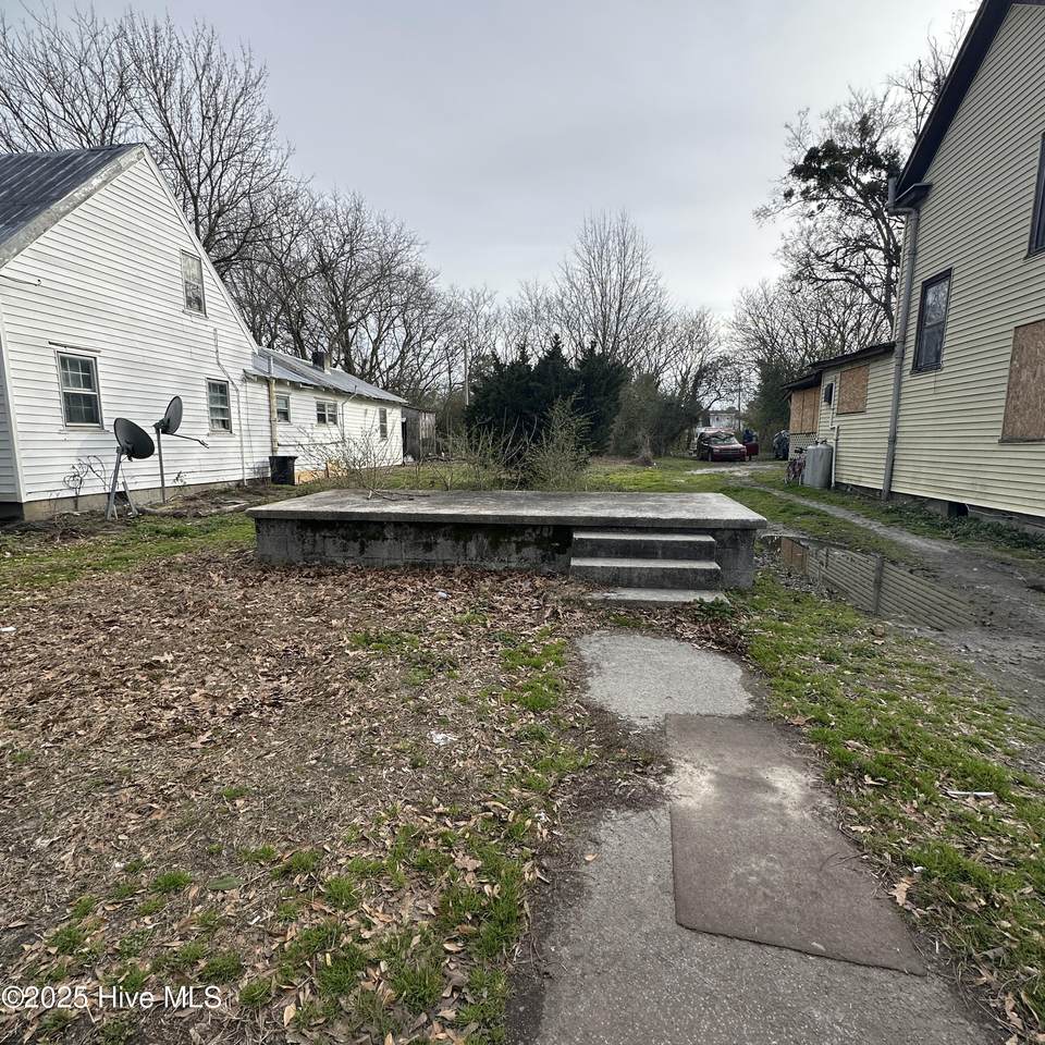 129 Peterson Street - Photo 1