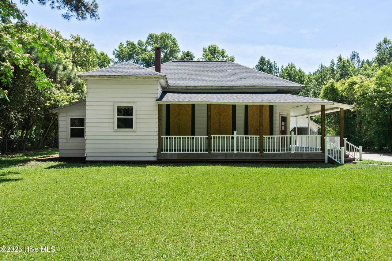 401 Pecan Lane - Photo 1