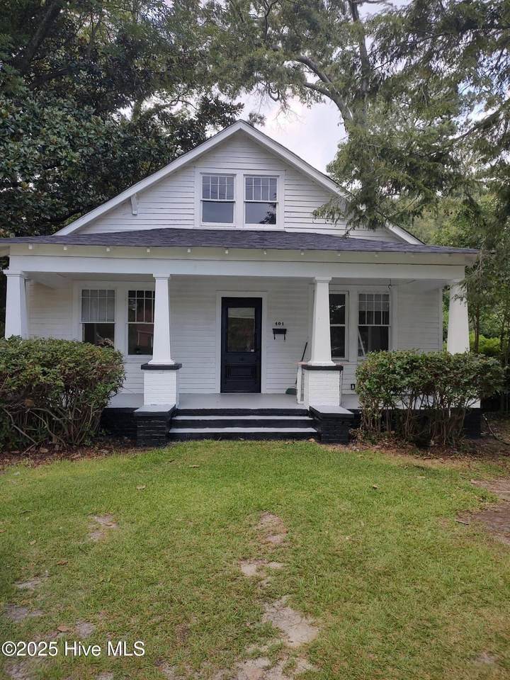 401 Oleander Avenue - Photo 1