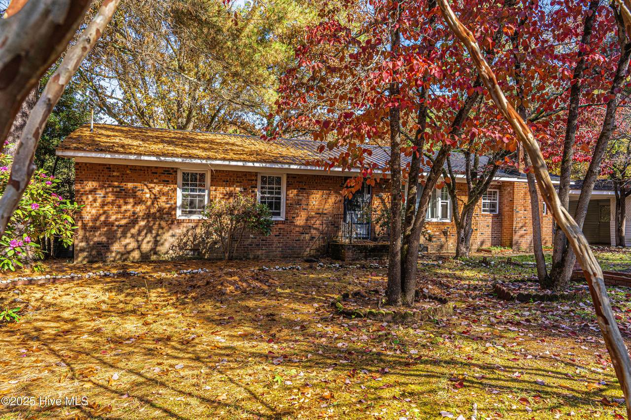 806 Currie Street - Photo 1