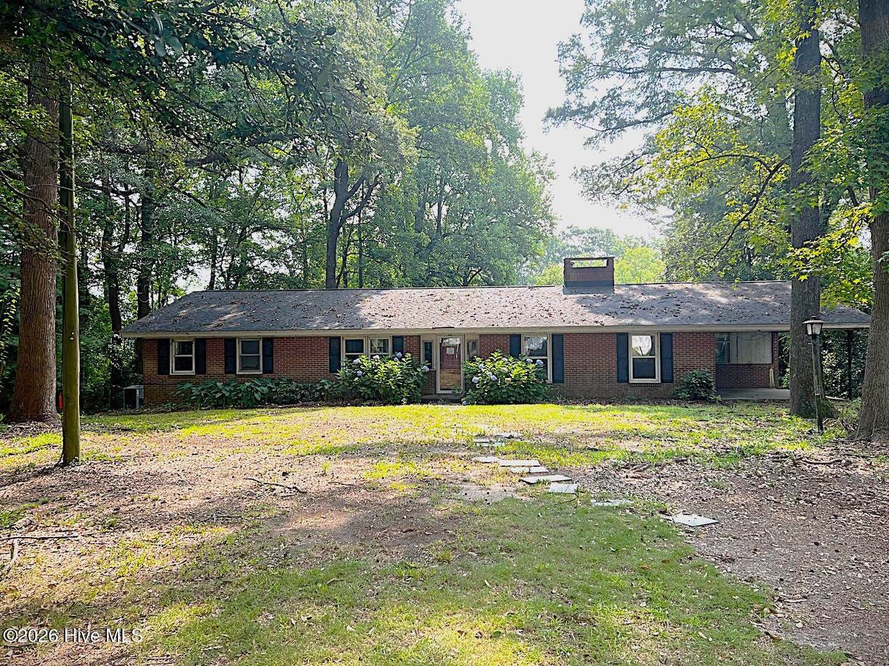 112 Springwood Drive - Photo 1