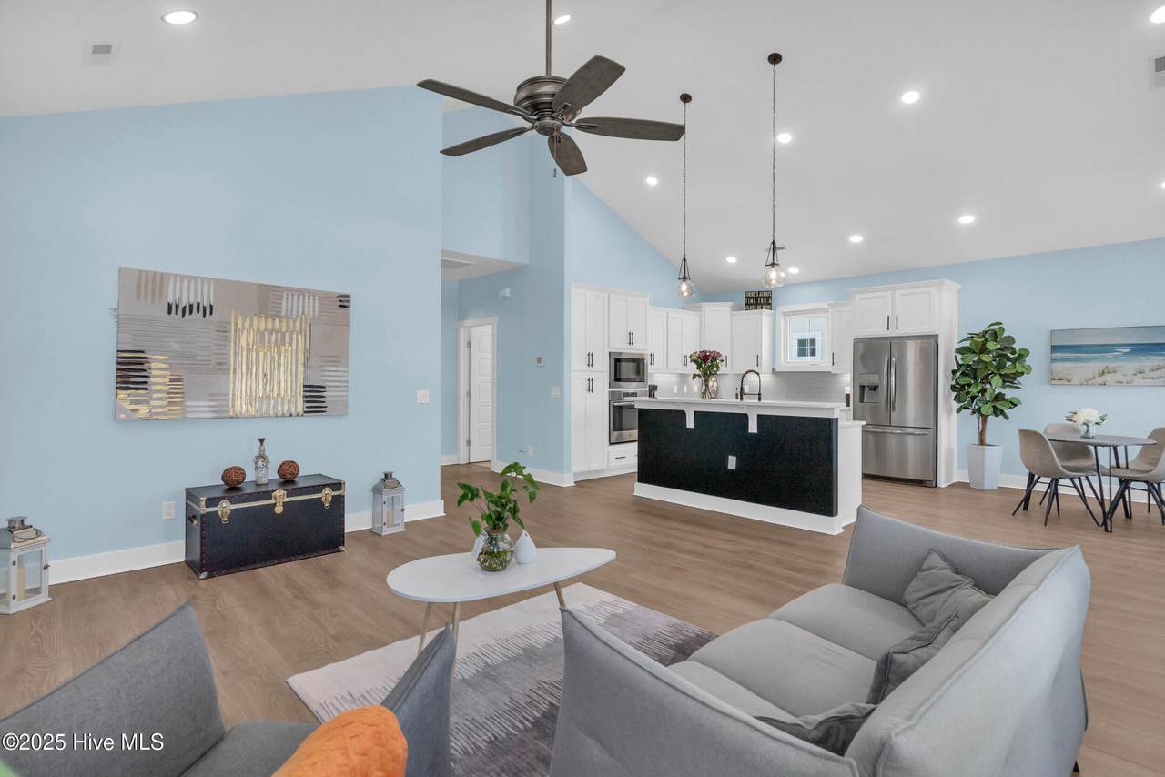 405 Ivy Lane - Photo 1