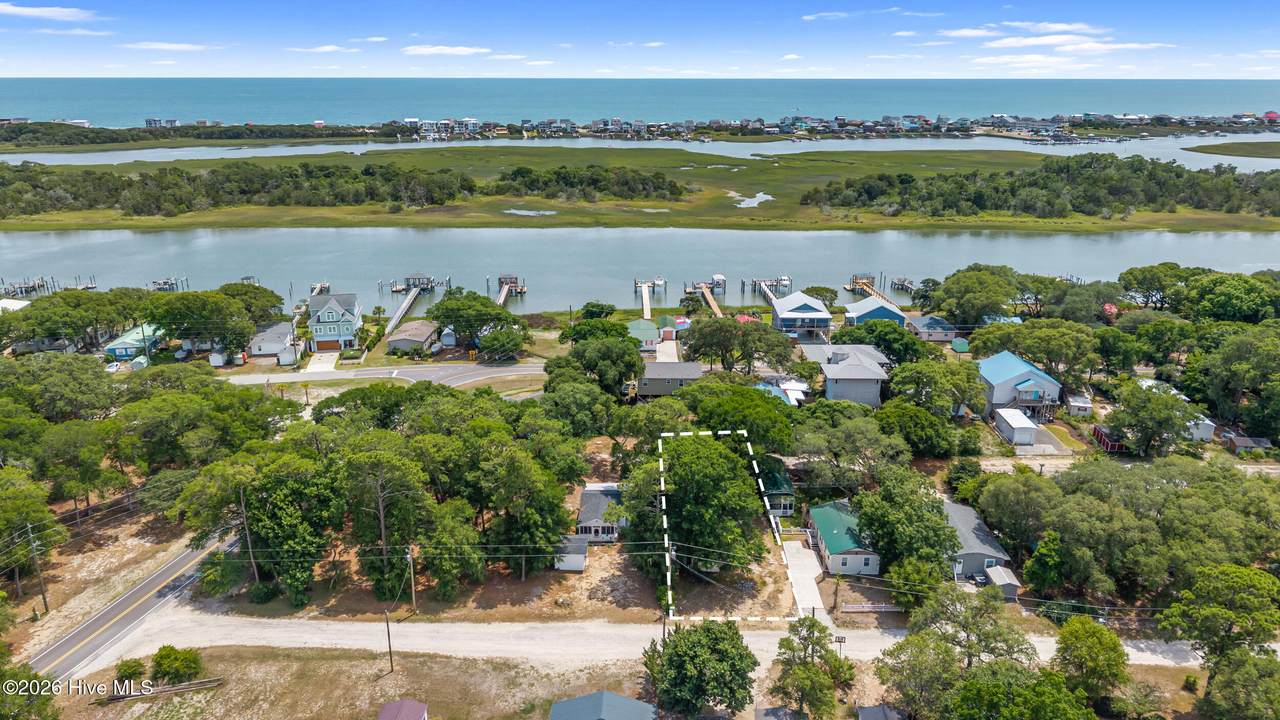 466 Pineview Drive - Photo 1