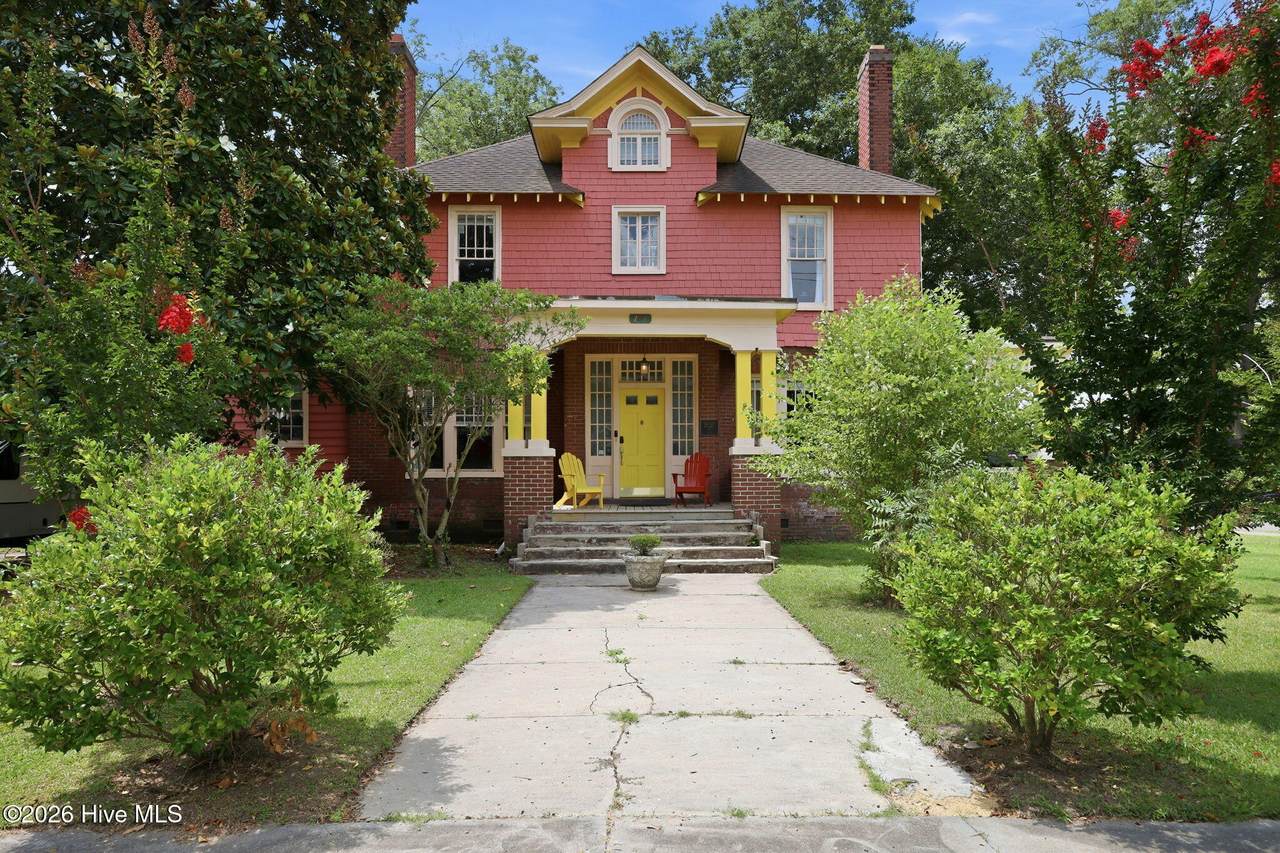707 4th Street - Photo 1