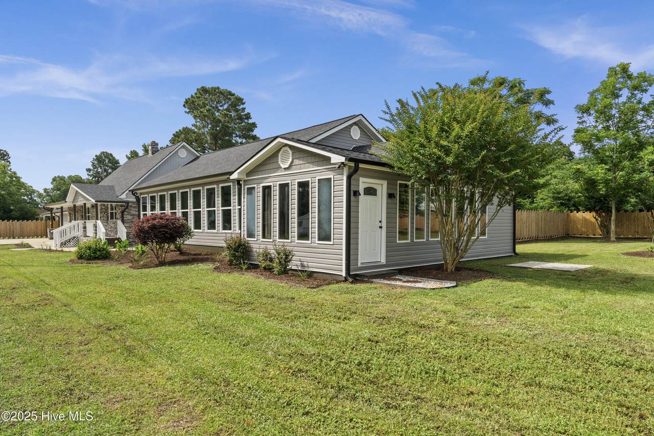 705 Bullard Street - Photo 1