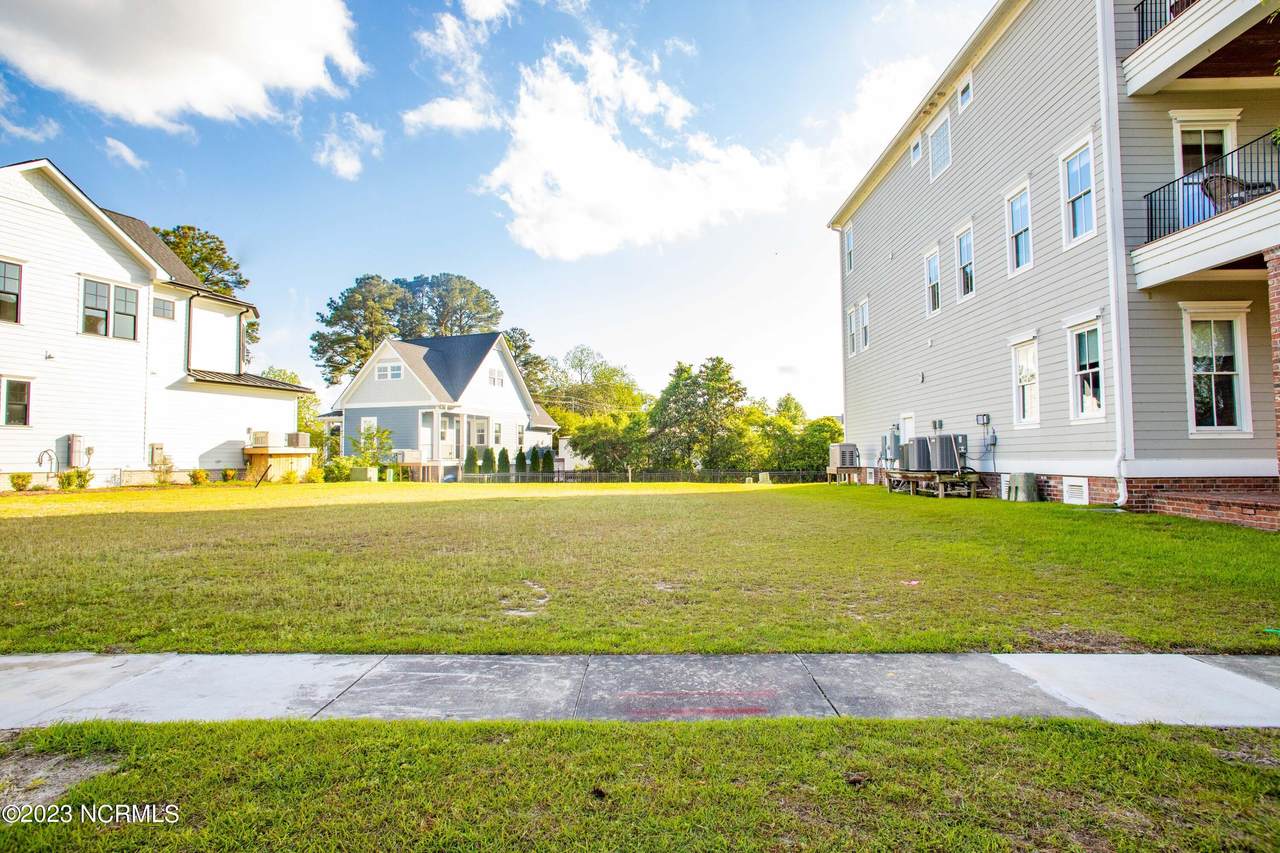 805 Front Street - Photo 1