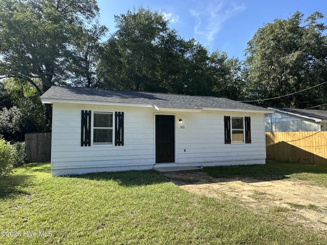 453 Columbia Avenue - Photo 1