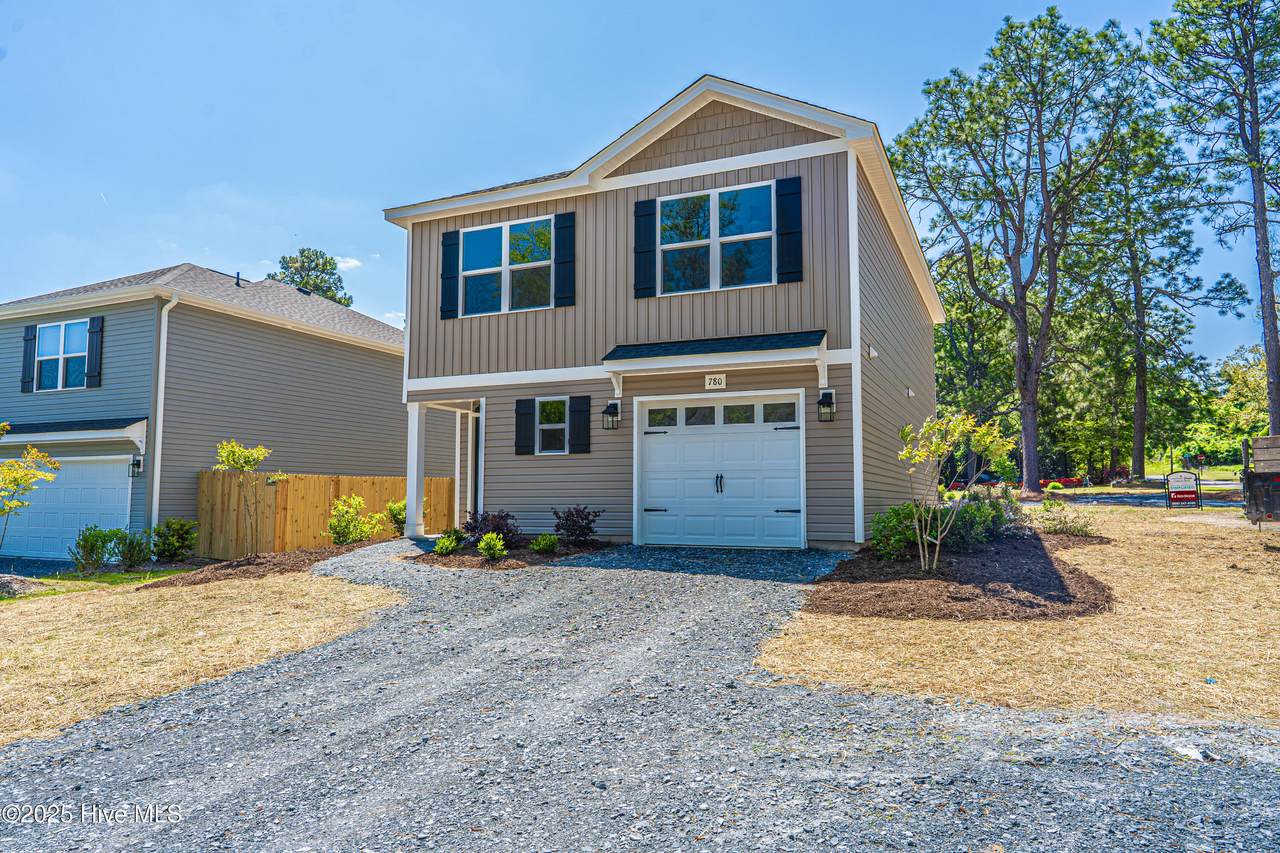 780 Illinois Avenue - Photo 1