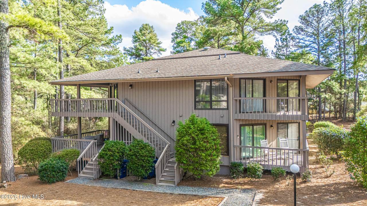 422 Foxcroft Circle - Photo 1