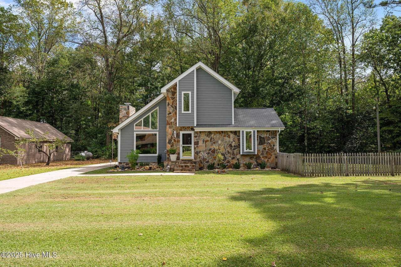 102 Spring Ridge Court - Photo 1