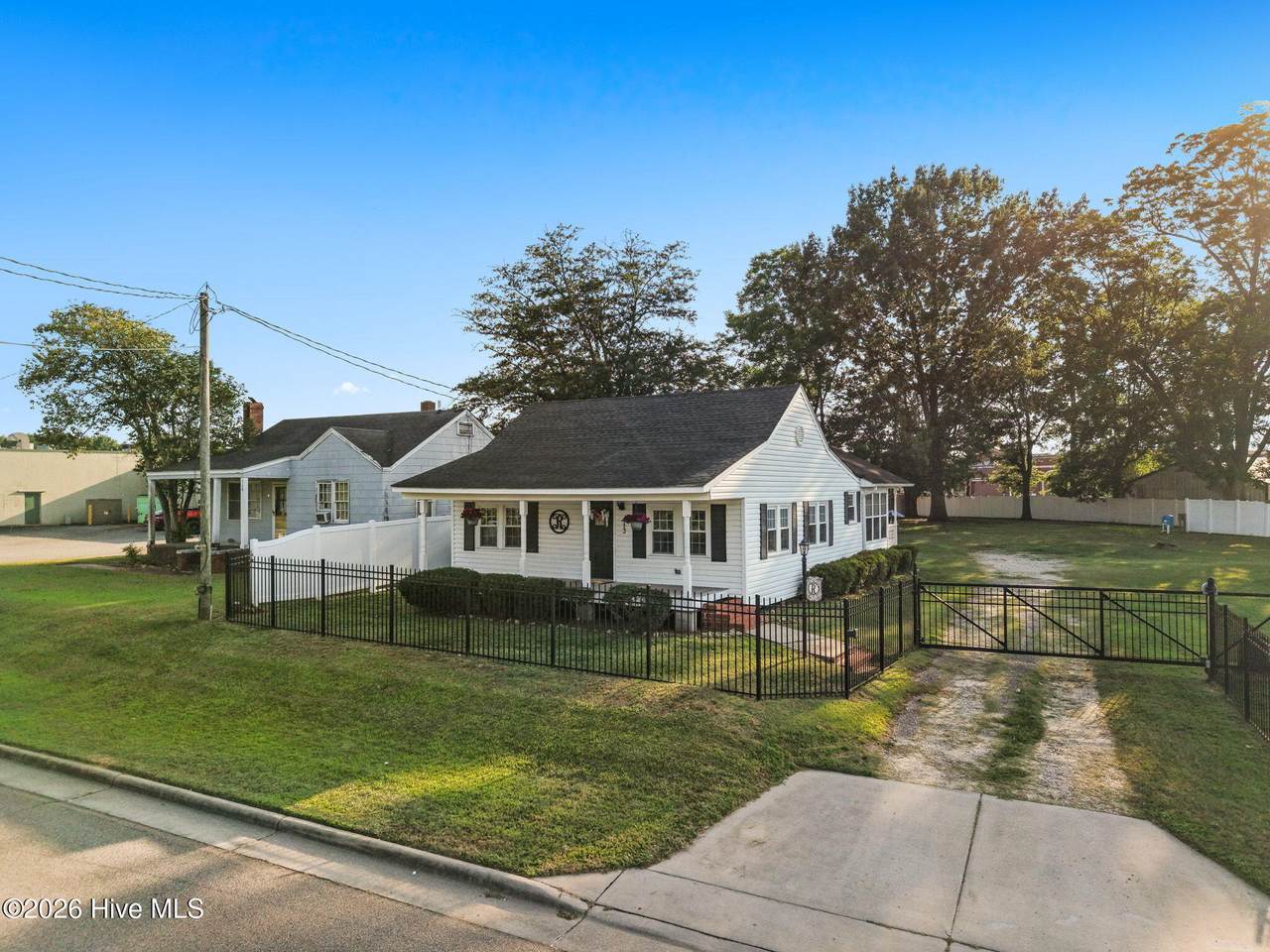 112 Leslie Newsome Avenue - Photo 1