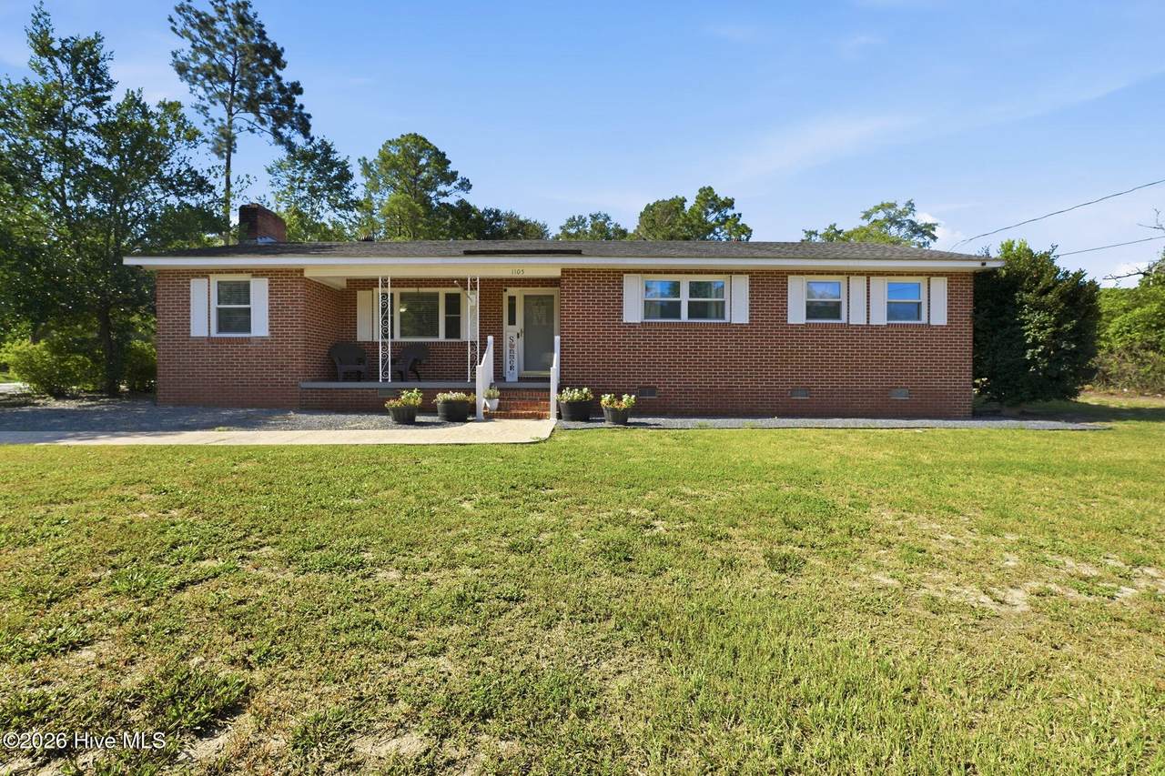 1105 Oak Avenue - Photo 1