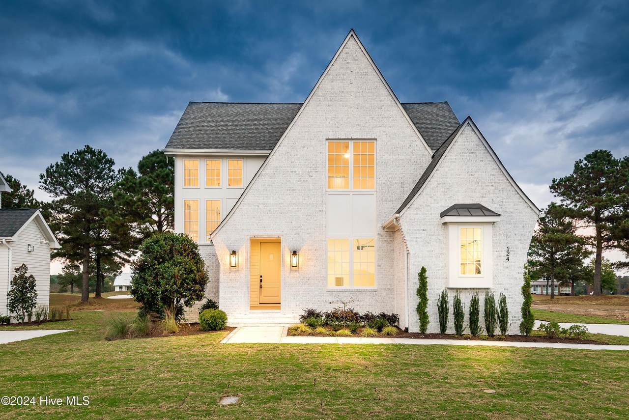124 Pine Tree Point - Photo 1