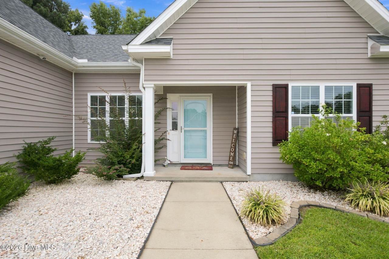 104 Lynden Lane - Photo 1