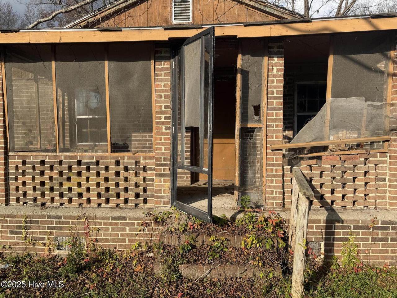 413 Brinkley Avenue - Photo 1